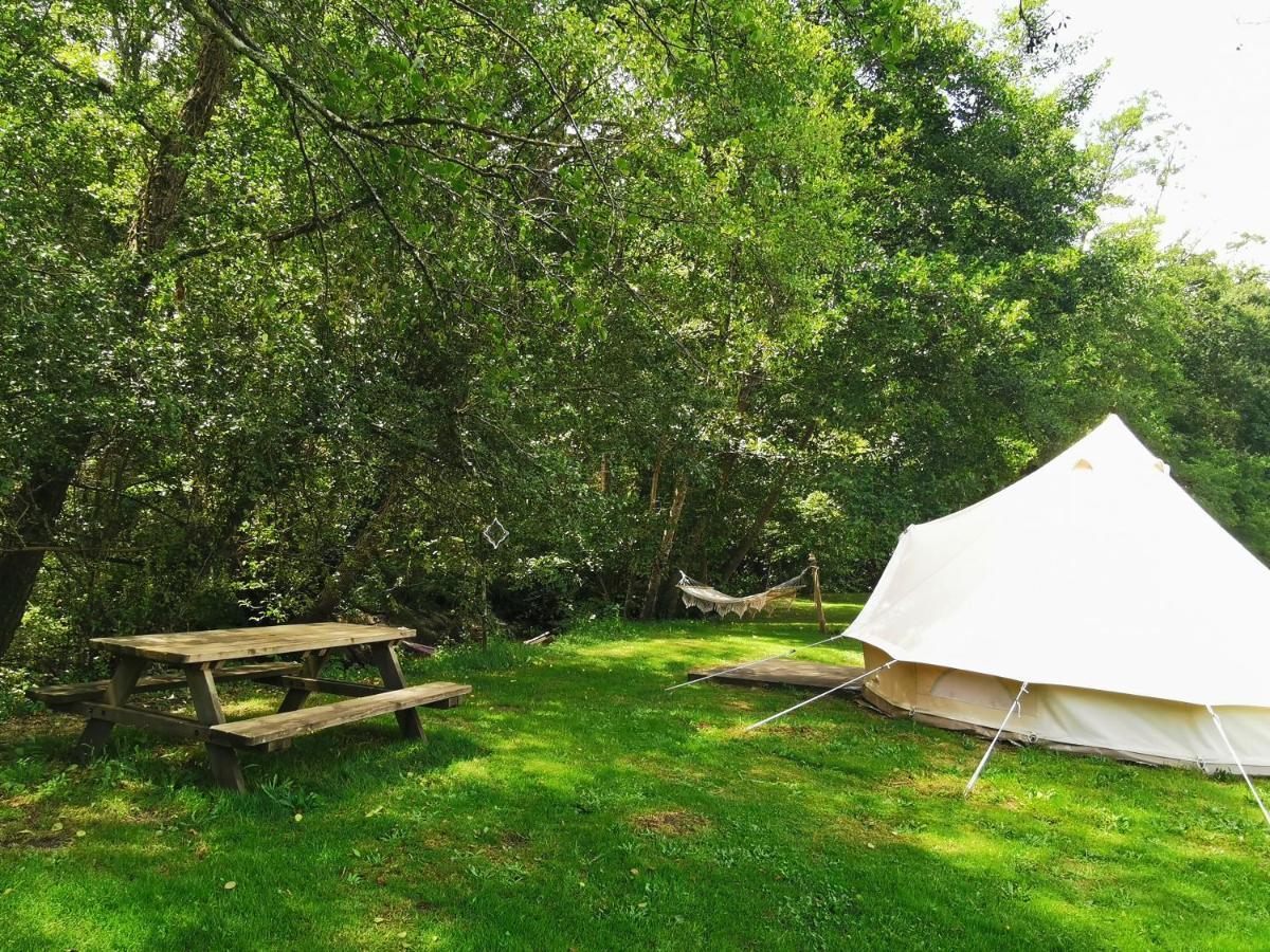 Le Tipi Arc-En-Ciel Au Bord De La Riviere Hotel Mios Kültér fotó